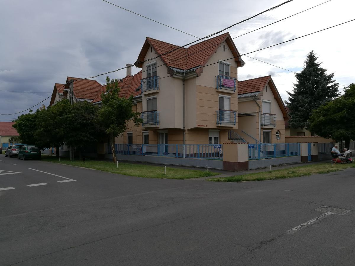 Kiskucko Apartman Hajdúszoboszló Esterno foto